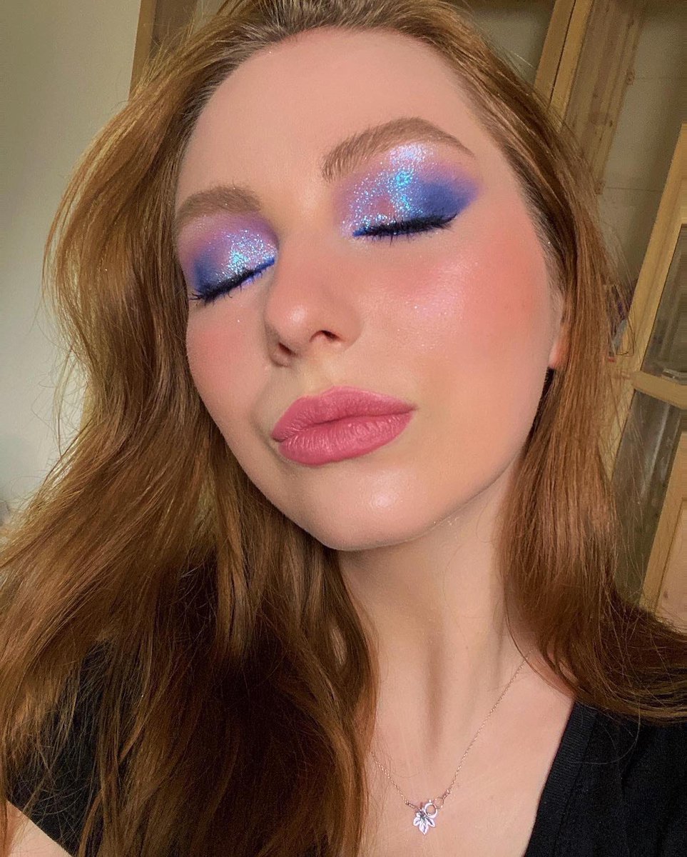 karlacosmetics's tweet photo. 💙🐮MOODY COW.
When your emotions are a rollercoaster, this pigment has a colour shift to fit every mood!

The super sparkly finish and multidimensional shifts are sure to lift your spirits! @fetish.of.mine looks dazzling in this BEST SELLER Opal Moonstone eyeshadow 💙 https://t.co/zeUmPeGSvL