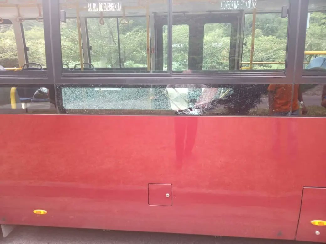 JEHYSONGUZMAN's tweet photo. ¡MÉRIDA! Repudiemos las acciones vándalicas que atentan contra el buen servicio el sistema @Trolebus_Merida, con mucho esfuerzo hemos recuperado gran parte del sistema que destruyeron en el 2017, para que nuevamente personas inescrupulosas atenten contra un servicio del pueblo. https://t.co/JkV7h94fuD