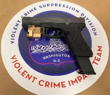 DCPoliceDept's tweet photo. In the last week, #DCPolice officers removed 66 illegal firearms from the streets of #DC and out of the hands of criminals.
#FirearmsFlashback https://t.co/ZlRDy9We4d