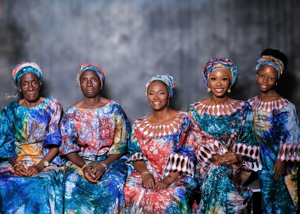 IdeaTextile's tweet image. It is one thing to have a mother, &amp;amp; another to have dotted line of mothers.

From the 1st to the 5th generation: Arike -Aduke -Anike -Abeke -Abike. Priceless, Precious &amp;amp; Adorable!

We are lucky to house &amp;amp; cloth these wonders in this rare piece. May the young grow, &amp;amp; the old live!
