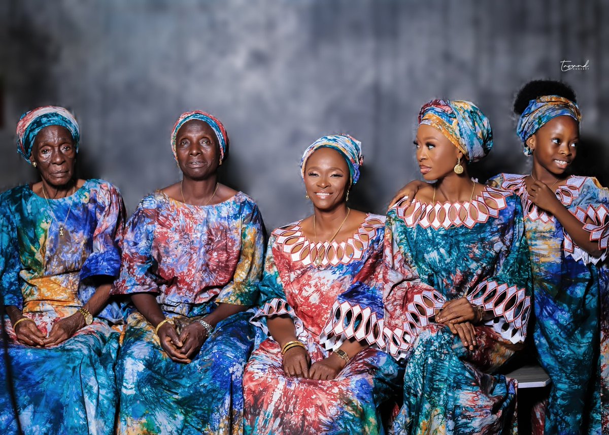 IdeaTextile's tweet image. It is one thing to have a mother, &amp;amp; another to have dotted line of mothers.

From the 1st to the 5th generation: Arike -Aduke -Anike -Abeke -Abike. Priceless, Precious &amp;amp; Adorable!

We are lucky to house &amp;amp; cloth these wonders in this rare piece. May the young grow, &amp;amp; the old live!