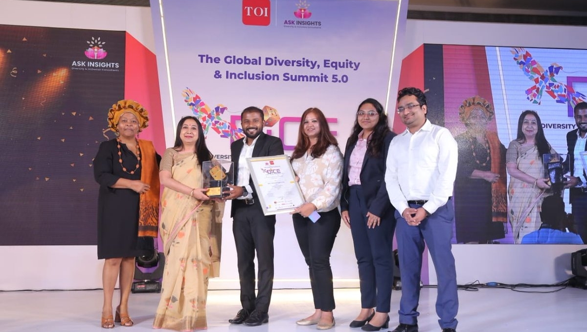 wherewomenwork's tweet photo. Congrats to @hcltech famed as #Diverse #Company of the Year at the Global Diversity, #Equity & #Inclusion (DEI) Summit 👉🏾 https://t.co/QDAYHDDOlw #HCLTechnology understands a #diverse & #inclusive #work #culture makes for a stronger #enterprise
#SheInspires #HCLinspire #career https://t.co/IWi2pHjejD