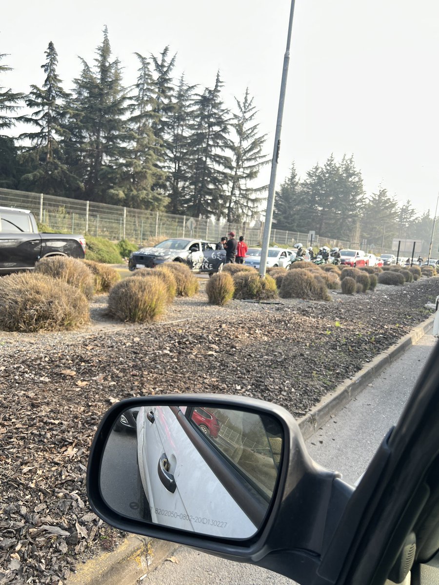 patholin's tweet image. No puedo creer que se pierda esta cantidad de recursos En un funeral de un narco más de 100 carabineros