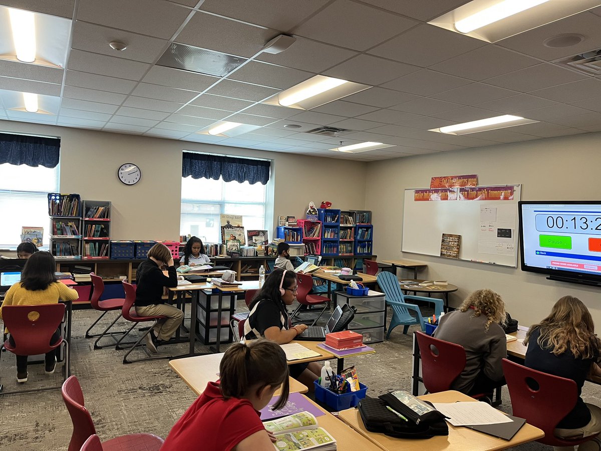 smsMrsJohnson's tweet photo. My students started a project describing themselves as a reader. So enjoyed seeing them eager to select and read books from our classroom library and @epic4kids. #LoveBeingACardinal #studentchoicematters https://t.co/RsFKq0JamX