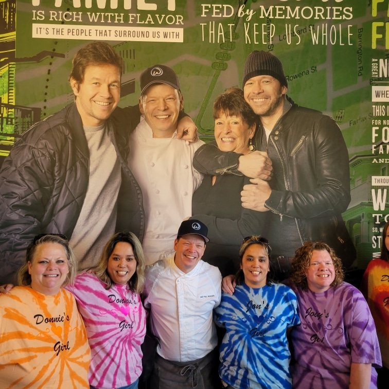 MarilouLevier's tweet photo. @Wahlburgers July 19,2022 Norhway Mall Pittsburgh https://t.co/eHioqLn1qE