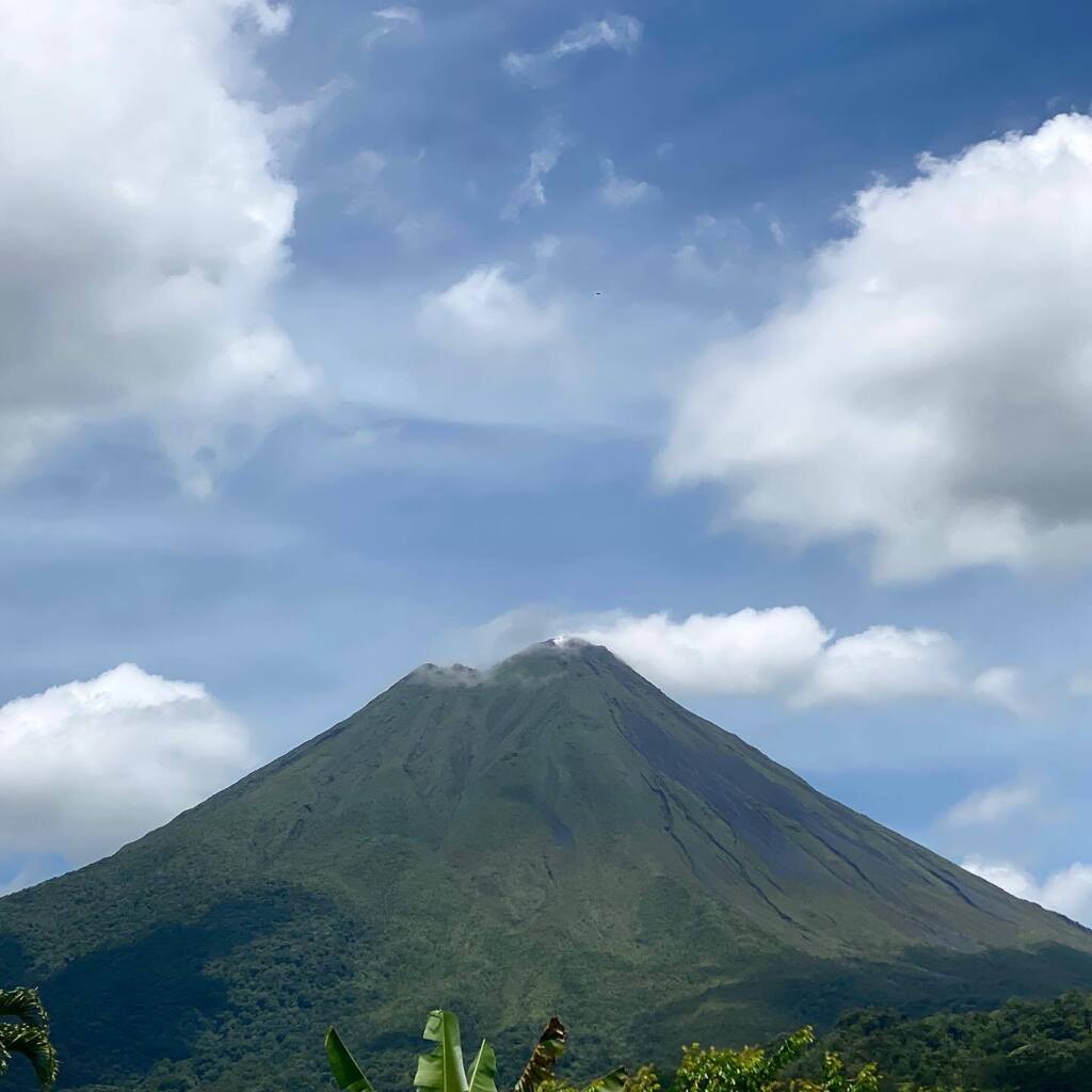 visualmerc's tweet image. August 02, 2022 at 03:00PM #arenal #volcano #microclimate #lafortunacostarica #family #adventure #goodtimes #grateful instagr.am/p/CgxKEZeuLCO/