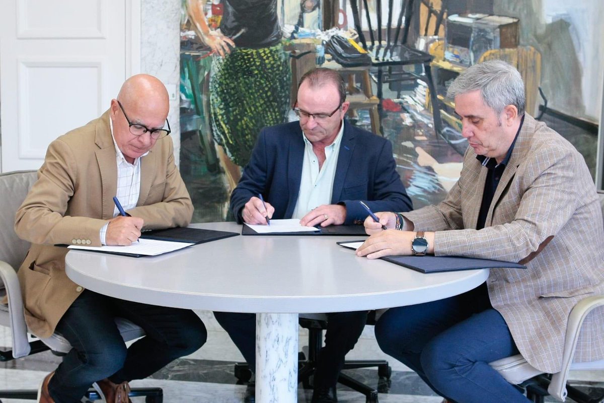 Eduardo Parga, alcalde de Malpica, asinou hoxe na sede da Diputación da Coruña xunto co vicepresidente, Xosé Regueira e o deputado de Promoción económica, Blas García, un convenio para a promoción da Mostra de Olería de Buño. A Mostra de Malpica recibirá una achega de 80.000€.