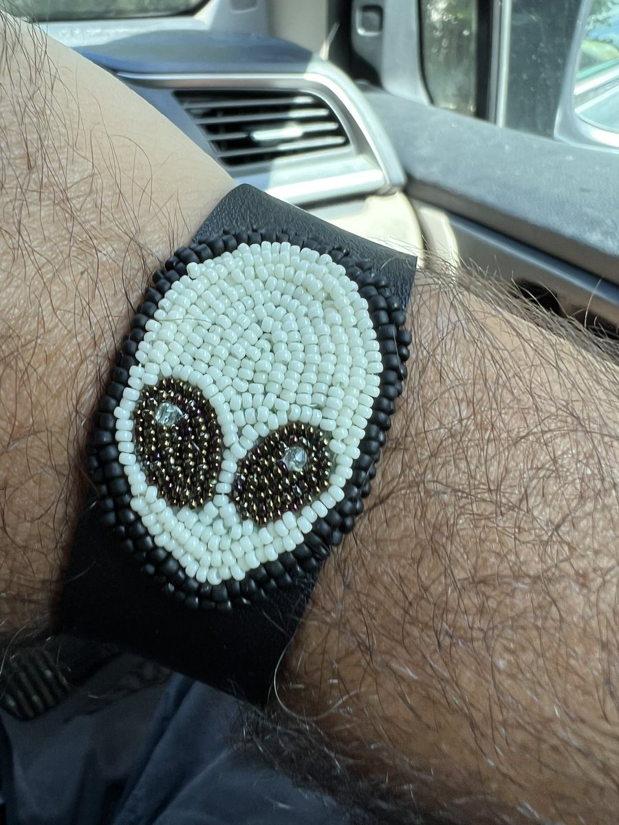 My mom beaded me this @Alienware inspired band. She knows me. #Iwork4Dell #ProudtoRepresent