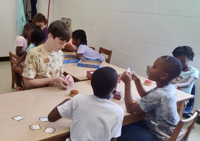 BrightStarsASEP's tweet photo. Youth Volunteers from Providence Methodist Church engage our Summer Campers today.  Thank you for volunteering your time.  Our students had a blast!

#volunteers #help #Tuesday #Mentorship #time #Students #Enjoy #friends #FriendcationEp2 #SummerSlam #learning #Teachers #Play https://t.co/6v38wSjera