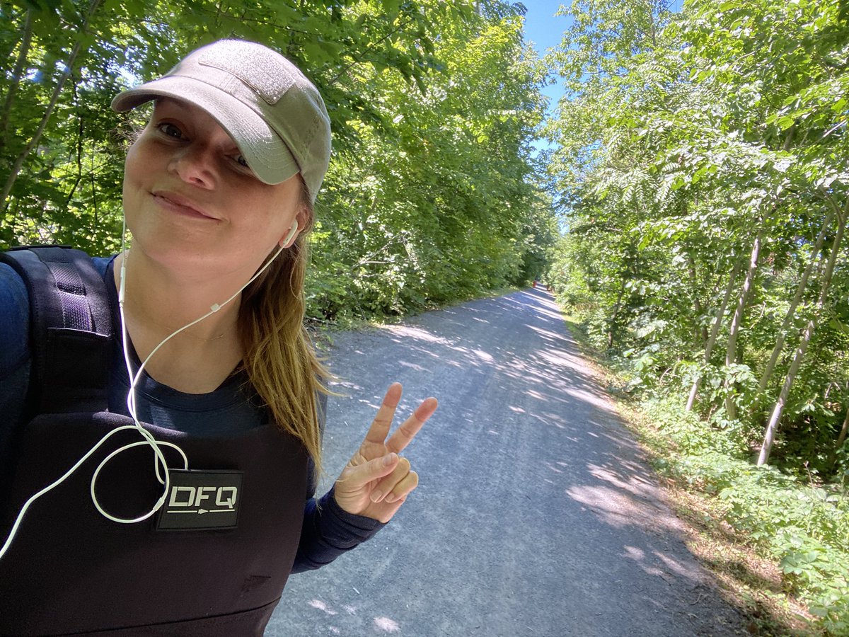 vickiemlanthier's tweet image. It’s 30lbs of @GORUCK-o-clock with a entrepreneur insights via @AlexHormozi podcast and lots of heat 🥵. It’s good shit like this that’s become consistent thanks @DrKashey #KickStartProgram. Consistency…who knew that mattered?! 🙈 #everyonebutme