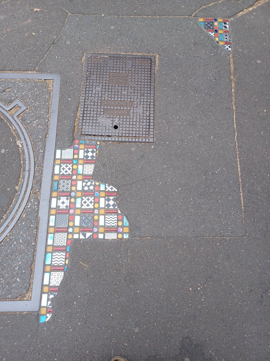 judith_winters's tweet photo. I've totally fallen for @EdwigeforEmemem's beautiful Parisien pavement mendings #flacking https://t.co/eCSpwkQ3KE