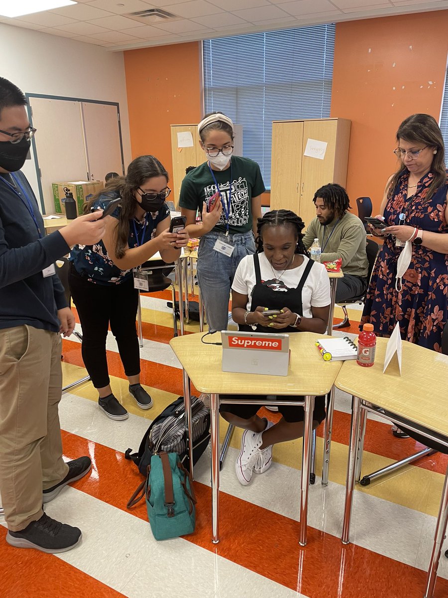 HISD_Morgan's tweet photo. Day 2 of C3 Curriculum Camp! Teachers learning a new CFU strategy for their tech toolkit! 📱💻💪#HISDScience @MrsAhuja @HISD_Curric @HISD_SecSci https://t.co/pg5WC7CZhd