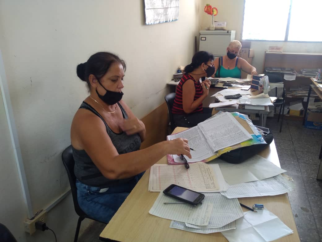 DMSaludMatanzas's tweet photo. Supervisión de @AsistenciaMMtz y @EstadisticaDMS con el objetivo de verificar y garantizar los ingresos domiciliarios, los síndromes febriles y las sospechas de arbovirosis. 
#VamosConTodo
#CubaPorLaPaz 
@SuselyMorfaG 
@BYunisexky 
@WongCorrales 
@mariofsabines 
@BernardoQS75 https://t.co/qmwIKYyi77