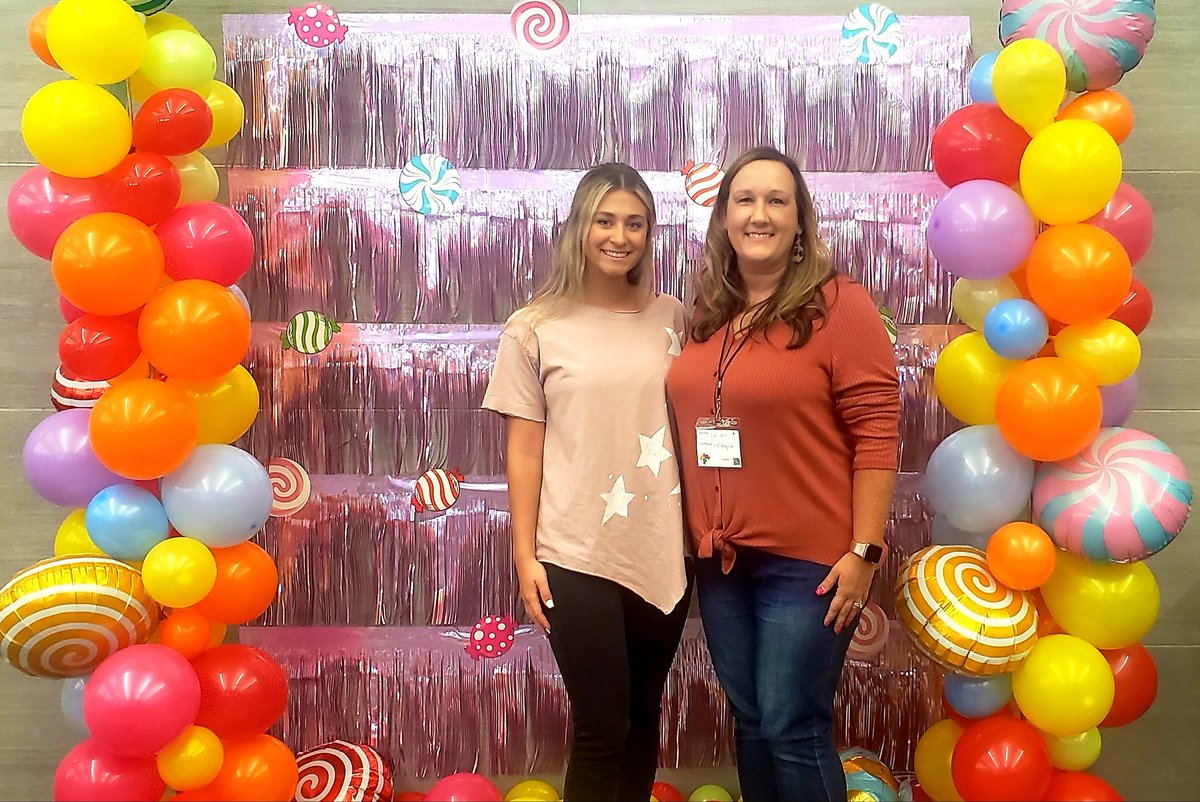 Hey <a href="/eprayzorelem/">EP Rayzor Elementary</a>! Had a great day with your beginning teachers at #New2Denton. They are thinkers, learners, and ready for a great year as a Wolf! @MrsCritton