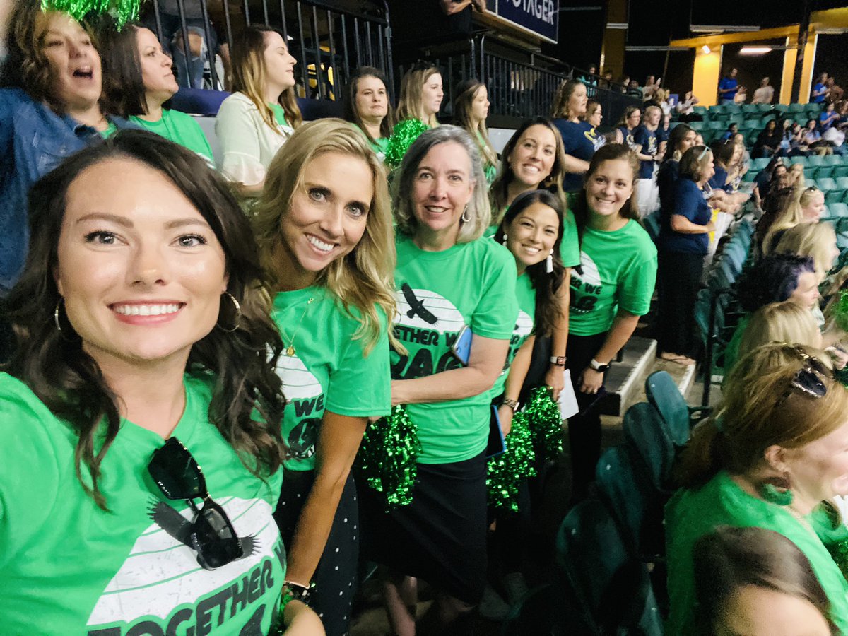 MrsSheehan5th's tweet photo. Convocation celebrations!! 🎉
#5thgrade
#ProsperProud @LightFarmsElem https://t.co/PhDPylco8A