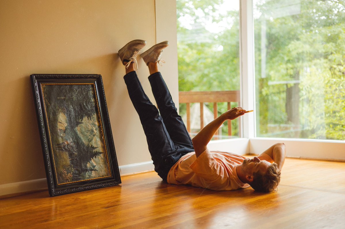 BenNielsBeck's tweet photo. It was one of these hot muggy days in early July when I’ve decided to get rid of a painting I’d been carrying around for far too long… 

I’ll share the full story on Instagram: https://t.co/DwuCBvllY9 

#movingmoments https://t.co/6MQmdn90wn