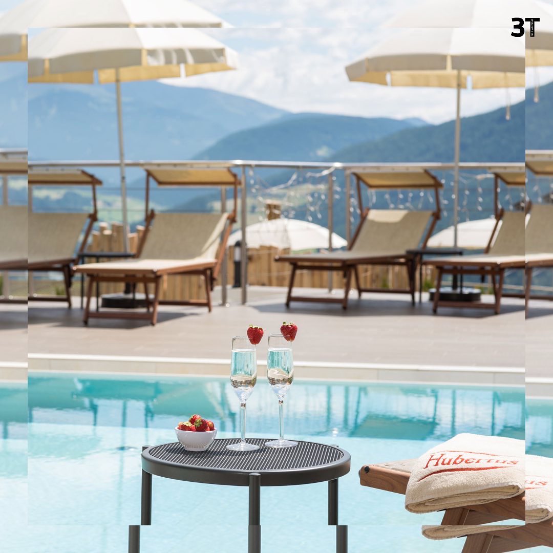 TimeTwoTravel_'s tweet image. Alpin Panorama Hôtel Hubertus, Italy ⛰

This incredible hotel is located in
northern Italy in Olang offers a panoramic view of
the Dolomites mountain range ✨

#3T #timetwotravel #travel #dolomites #luxurytravel #mountains #Italy #view #PANORAMA #hotel #hubertus