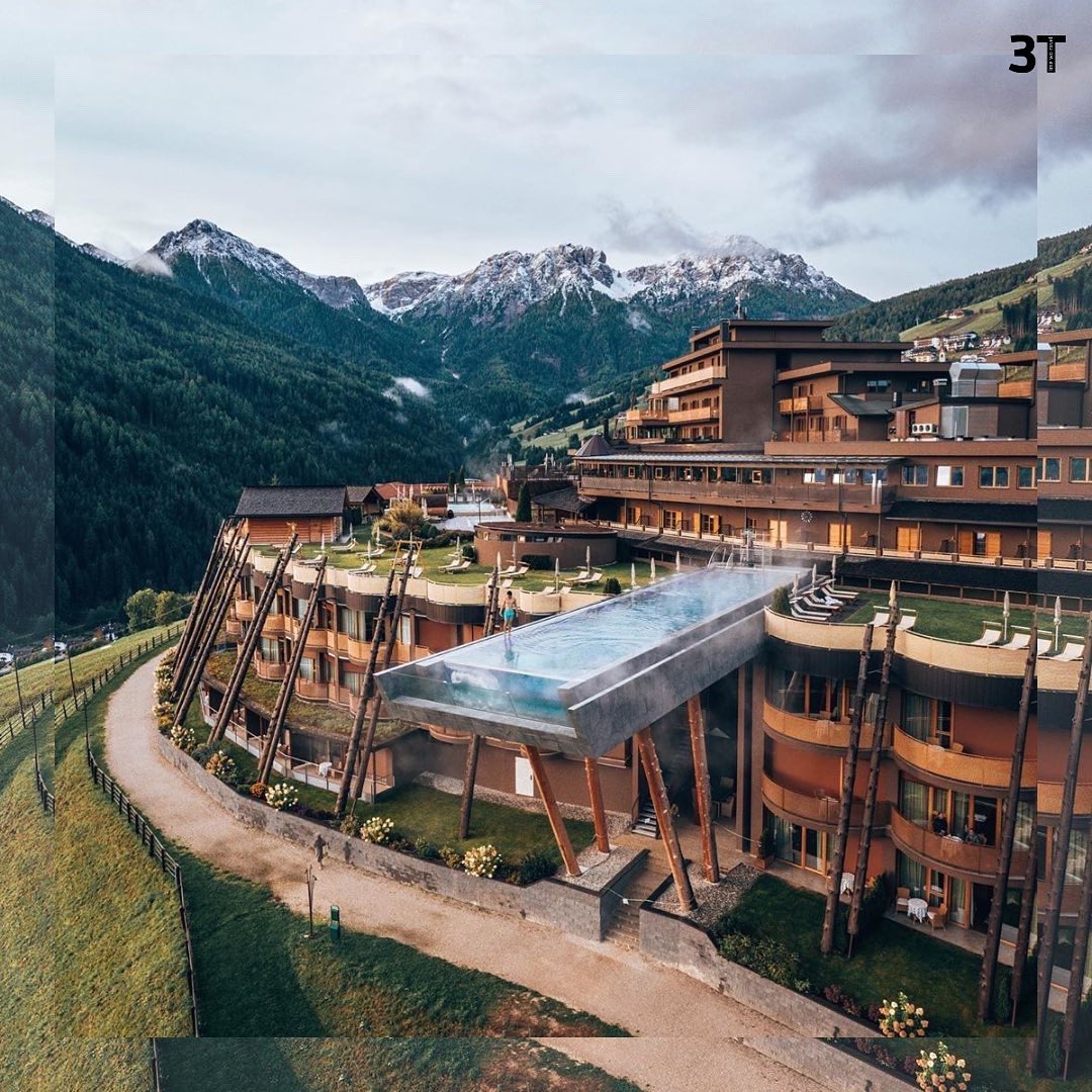 TimeTwoTravel_'s tweet image. Alpin Panorama Hôtel Hubertus, Italy ⛰

This incredible hotel is located in
northern Italy in Olang offers a panoramic view of
the Dolomites mountain range ✨

#3T #timetwotravel #travel #dolomites #luxurytravel #mountains #Italy #view #PANORAMA #hotel #hubertus