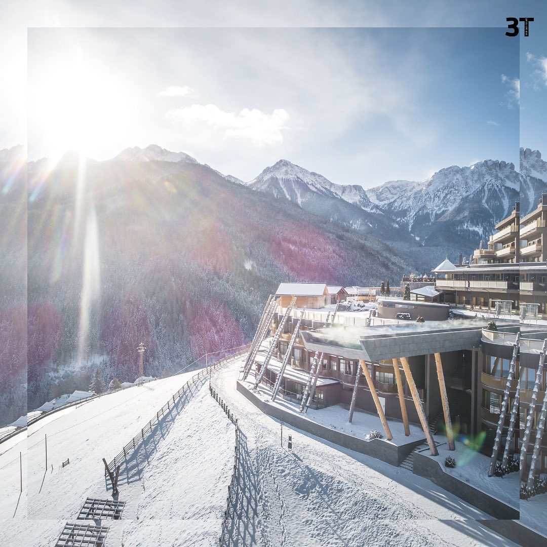 TimeTwoTravel_'s tweet image. Alpin Panorama Hôtel Hubertus, Italy ⛰

This incredible hotel is located in
northern Italy in Olang offers a panoramic view of
the Dolomites mountain range ✨

#3T #timetwotravel #travel #dolomites #luxurytravel #mountains #Italy #view #PANORAMA #hotel #hubertus