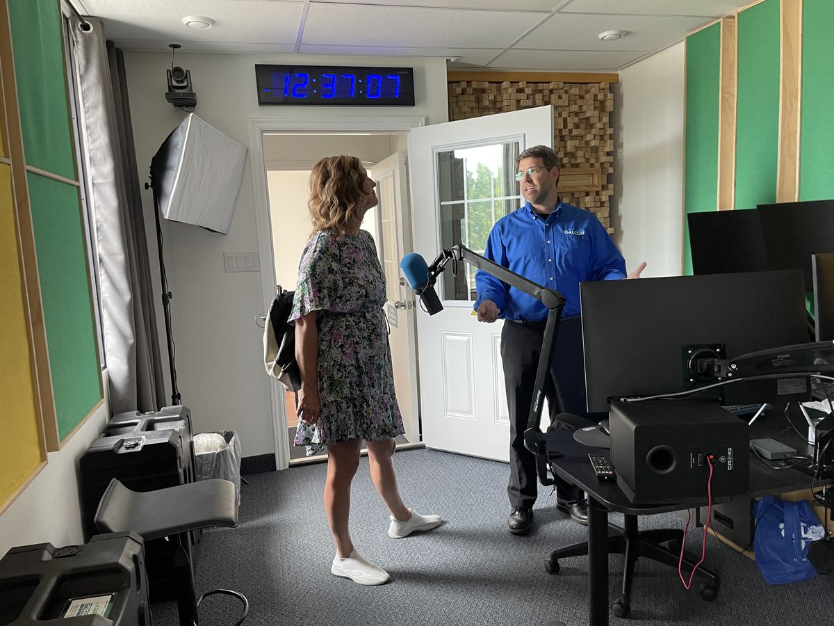 lisahepfner's tweet photo. Last week I visited @GalcomCanada which makes solar-powered radios that are sent to rural communities in 140 countries (1.5 million to date), broadcasting news, sports, weather, agriculture training, post-natal care, how to get help in an emergency, Christian programming and more https://t.co/wPFTGDlwq6