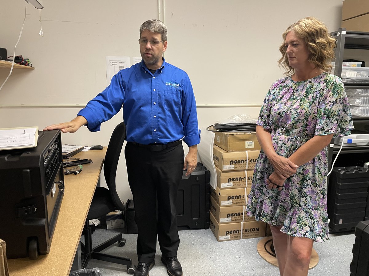 lisahepfner's tweet photo. Last week I visited @GalcomCanada which makes solar-powered radios that are sent to rural communities in 140 countries (1.5 million to date), broadcasting news, sports, weather, agriculture training, post-natal care, how to get help in an emergency, Christian programming and more https://t.co/wPFTGDlwq6