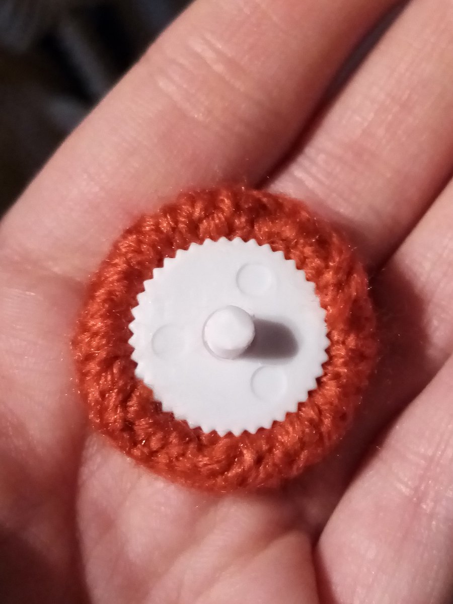 KnittedPanda's tweet photo. I finished the 40s cardigan! The shoulders!! Also knitted some buttons to match 😍 #knitting #vintage #1940s #MadewithMarriners https://t.co/6ZxXXd5FJC