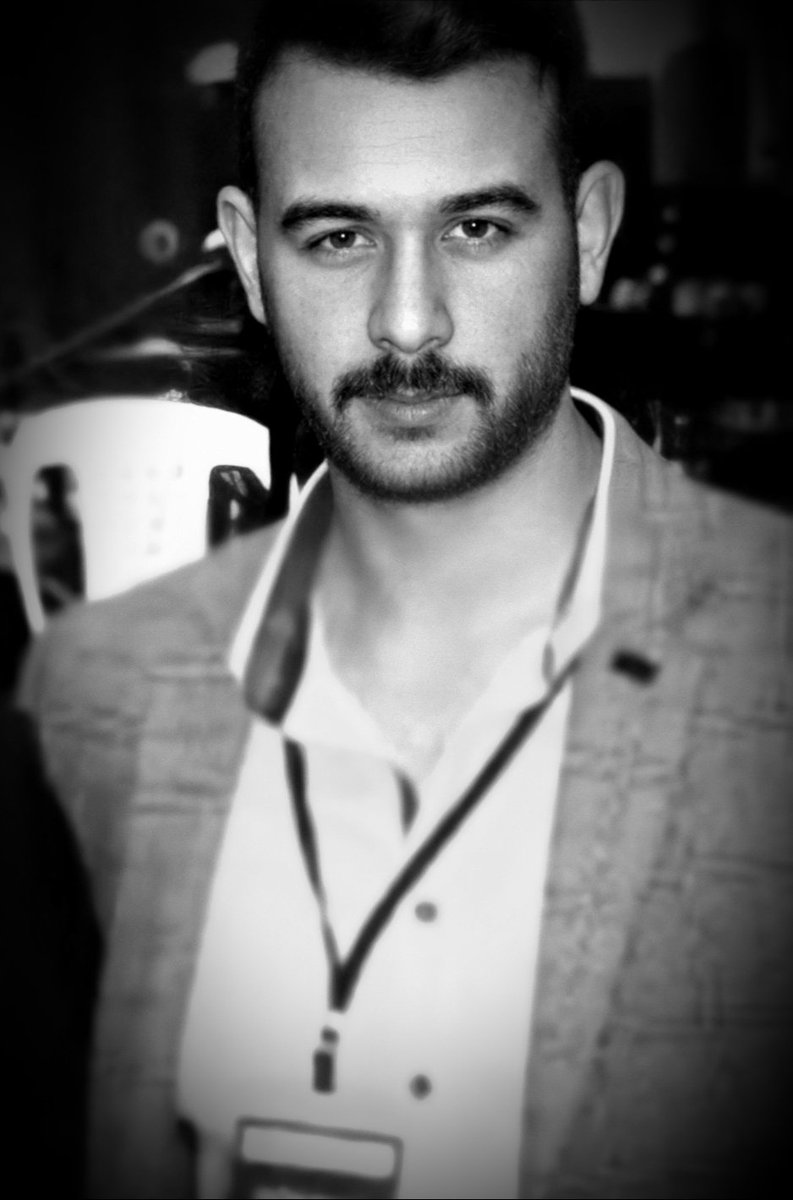 FrtCakiroglu's tweet photo. Bir yiğit ardından, 2721. gün.

Korkusuzca ölüme atılan şanlı yiğit,
Er meydanlarında hâlâ yaşıyor ünün.

Unutma, unutturma.
#FıratYılmazÇakıroğlu https://t.co/EQxsT4iQIp