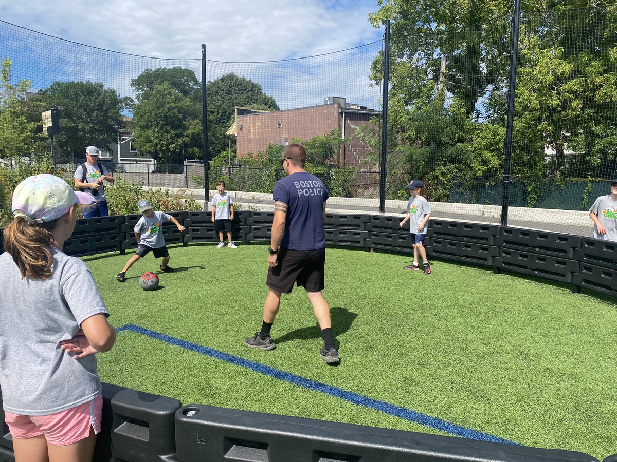 BCEengagement's tweet photo. #BPDFieldDays finale! TY to our #policepartnership w/@BostonParksDept & to @boston_pal @BostonPatrolmen for sponsoring these great days w/ #ouryouth #buildingrelationships! #commUNITYpolicing comes in all forms! #BCE #C11 #cadets #China https://t.co/v6et2depTH