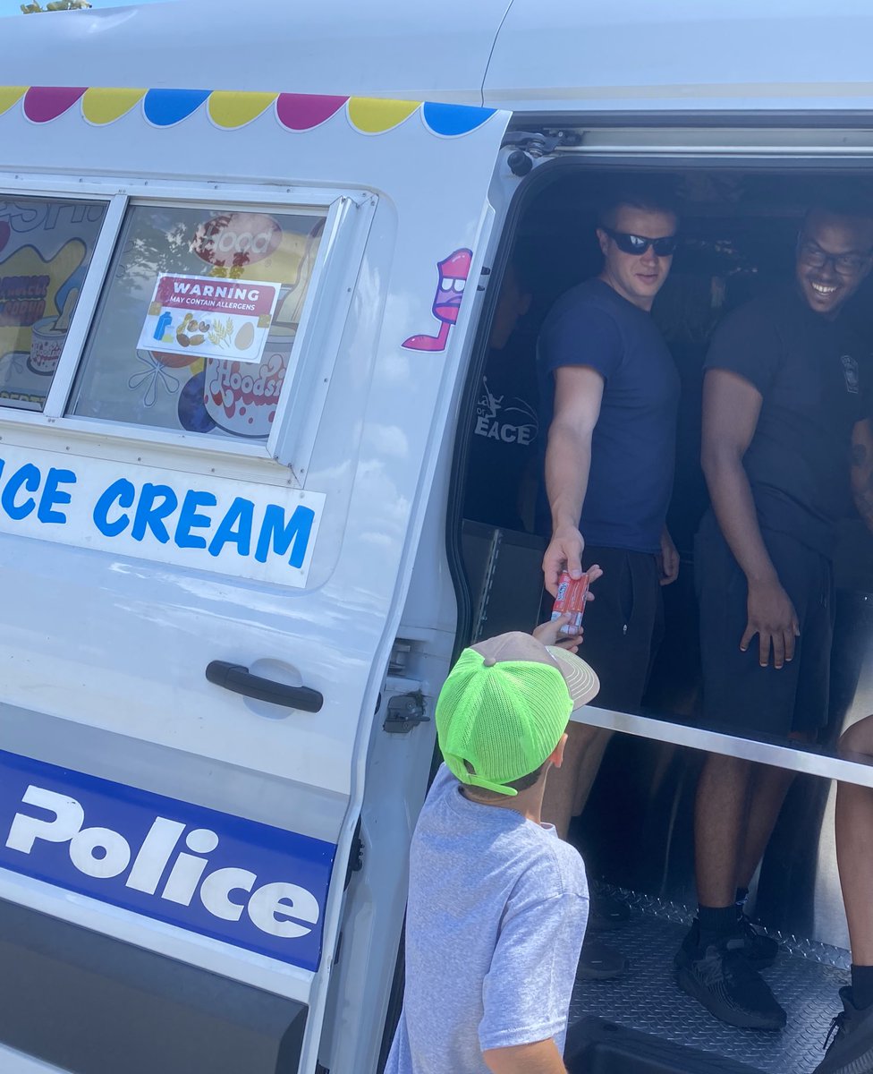 BCEengagement's tweet photo. #operationHoodsieCup stops by Garvey #BPDFieldDays cooling kids down #copsthatcare #BPDicecapades #dogdaysofsummer https://t.co/8IVDFeyZUC