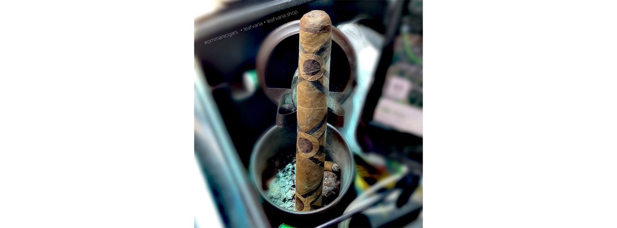 🥃 ♥︎ 😗💨💨💨
•
#cigar #cigars #cigaraficionado
#cigarlife
#cigaroftheday #botl #cigarporn
#cigarsociety #cigarlover #sotl
#cigarsnob #leafvana #ommanicigars