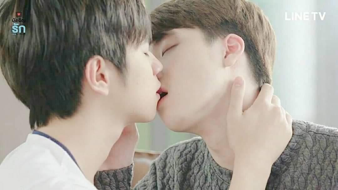 2wishArg's tweet photo. Today we celebrate a great start of the month🌟. Remembering the first broadcast of #LoveByChance, where we met our loves #TinCan played by #2wish 🥰😘

A special day.! 🎊🎉💙💚
#ขึ้นเดือนใหม่ทูวิชของใจคนเดิม
#4yearsLBC  #คิดถึงติณณ์แคน #4thAnniversaryLBC https://t.co/4hnpOiCS9Z