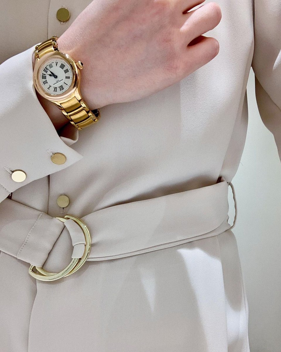 今日はワンピースの金具の色と合わせてフレデリック⌚︎✨
.
数少ない私の時計でいかに服を合わせるか、毎日考えるのも嫌いじゃない👌
.
.
.
#frederiqueconstant
#フレデリックコンスタント
 #時計好き 
#腕時計好き
 #時計女子
#時計好きな人と繋がりたい