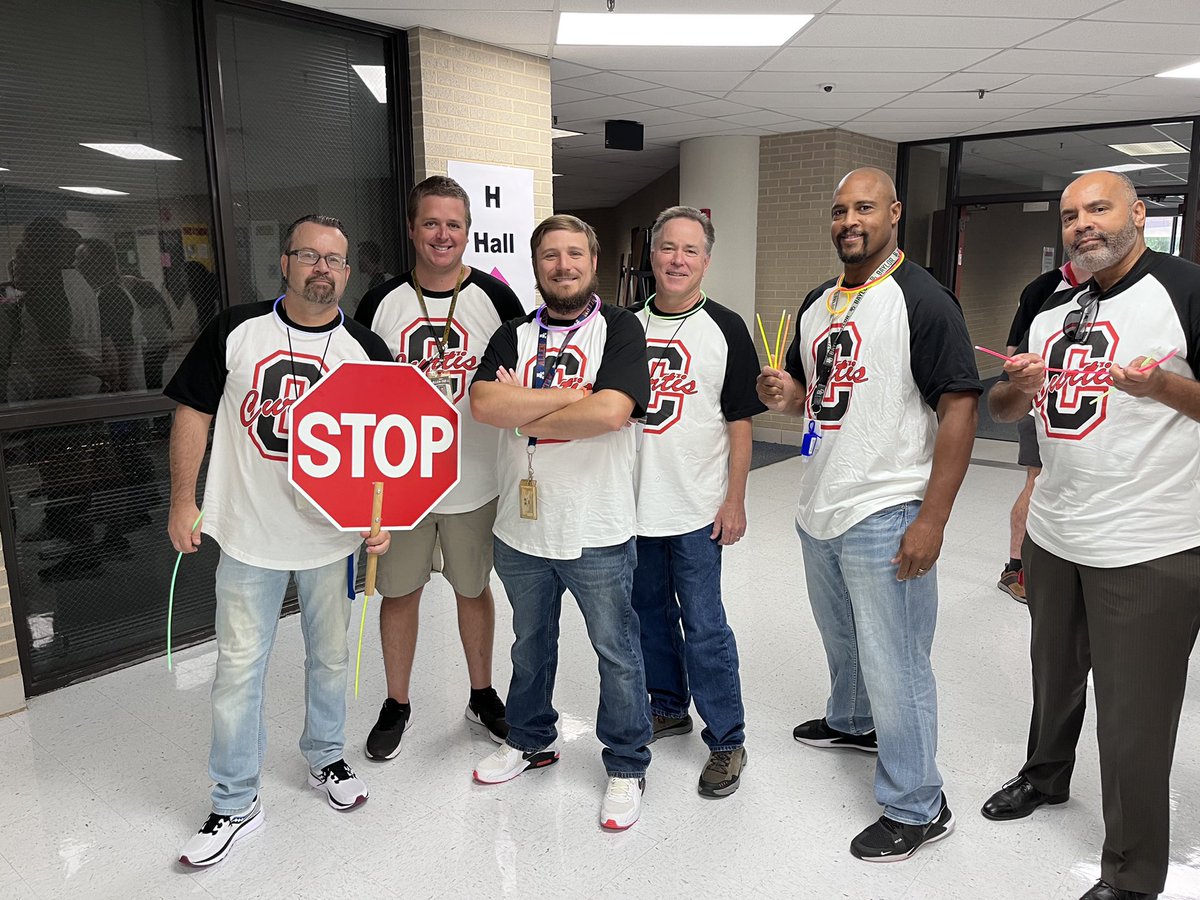 curtiscougars's tweet photo. What a great convocation this morning to kick off an amazing school year in Allen ISD! @curtiscougars https://t.co/jqpyFd0tMp