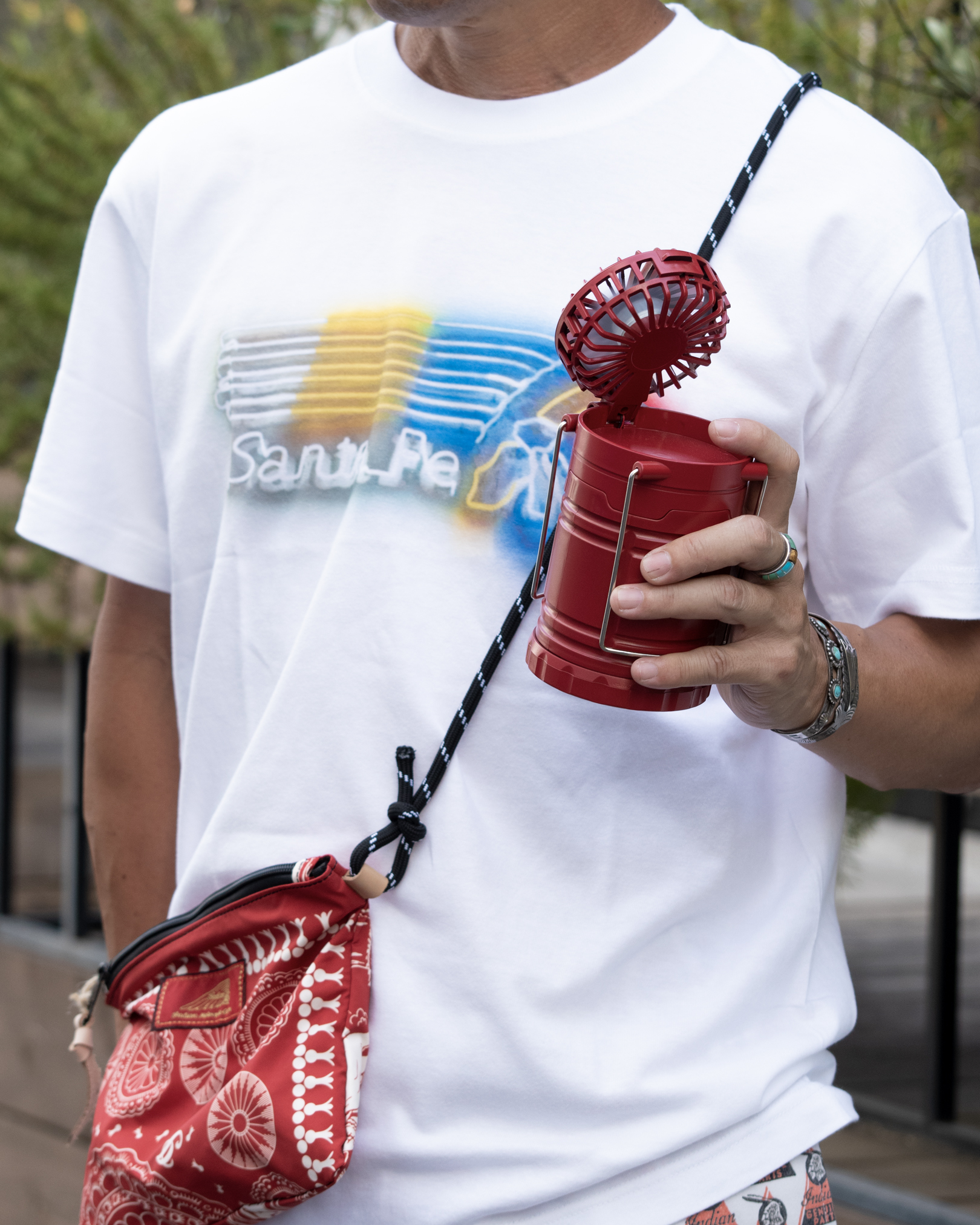 インディアンジャパン オリジナルのプリント柄がキャッチなサコッシュ コーディネートのアクセントに Indian Indiantokyo インディアン インディアンモトサイクル インディアン東京 アメカジ アメカジ男子 アメカジ女子 ファッション インディアンジャパン オリジナルのプリント柄がキャッチなサコッシュ コーディネートのアクセントに Indian Indiantokyo インディアン インディアンモトサイクル インディアン東京 アメカジ アメカジ男子 アメカジ女子 ファッション