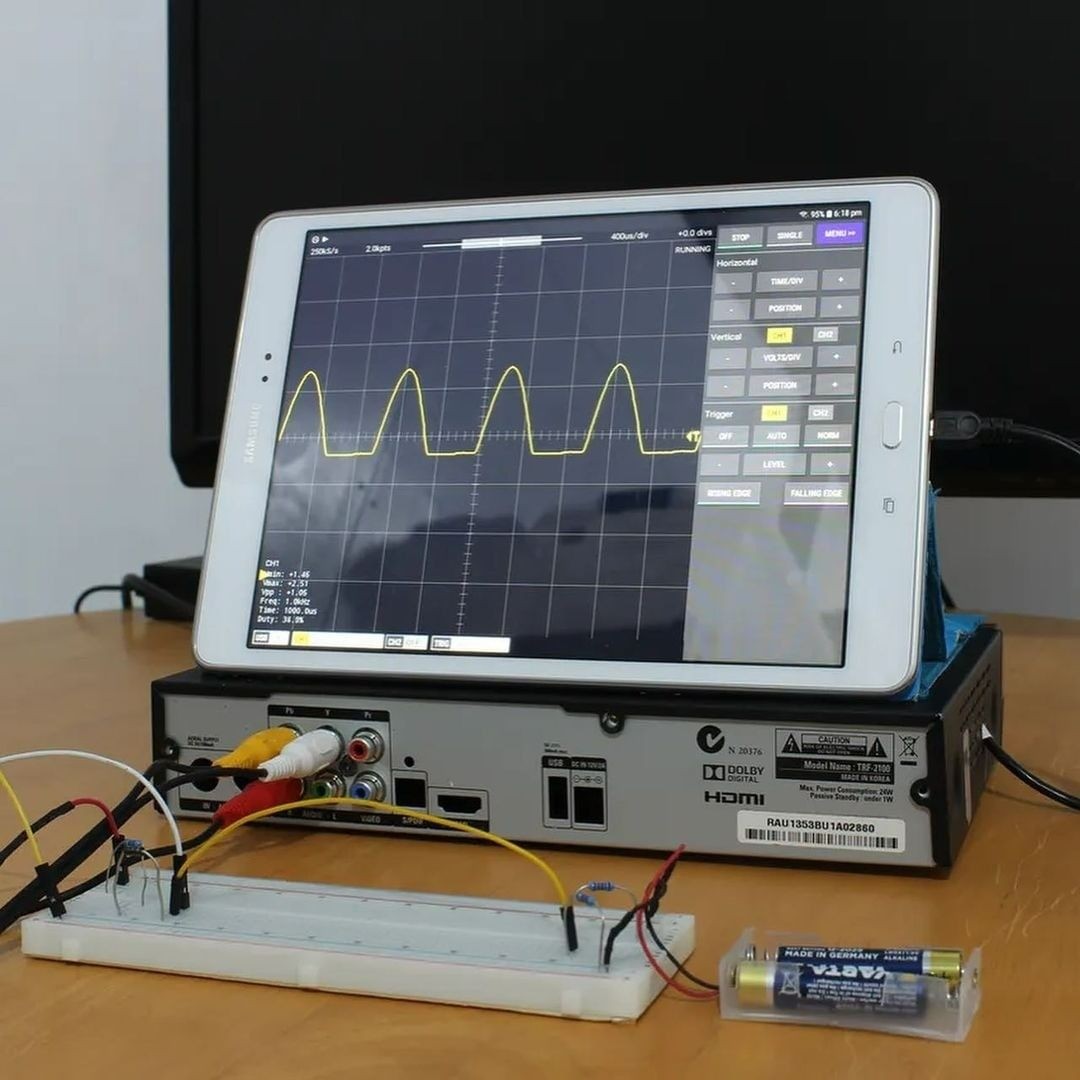 DIY oscilloscope built using a Raspberrypi Pico, some jellybean components, and a salvaged PVR.
🤖Project source:hackster.io/ignoramus-pett… @hacksterio