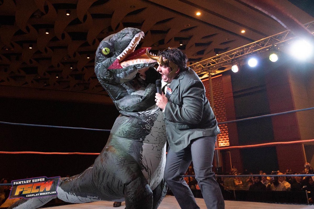 Blue is a good girl at heart.. 

#FSCW #GalaxyConRaleigh #jurassicworld