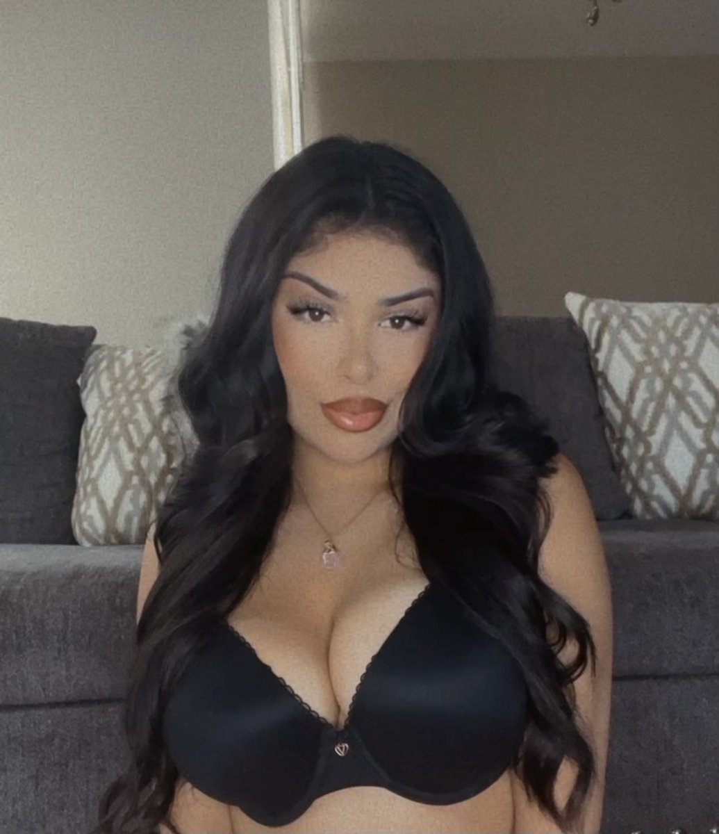 ababylv_'s tweet photo. The top comes off on my Only Fans 🤭👀

https://t.co/dUhZEPzeO3 https://t.co/oqBi3mKPOM