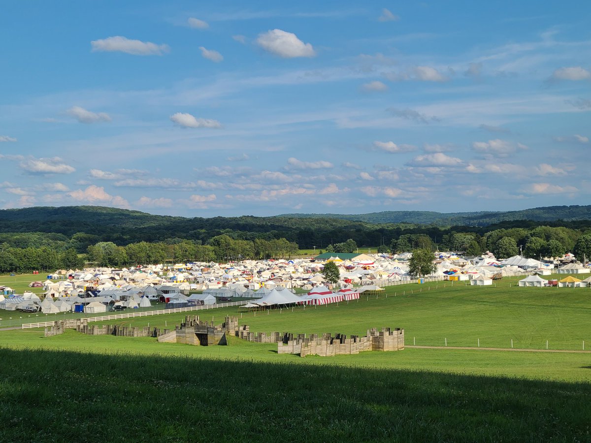 ColeJosefina's tweet photo. Greetings from the current Middle ages #pennsic #pennsicwar #pennsic49 #societyforcreativeanachronism https://t.co/D2rbLADO77