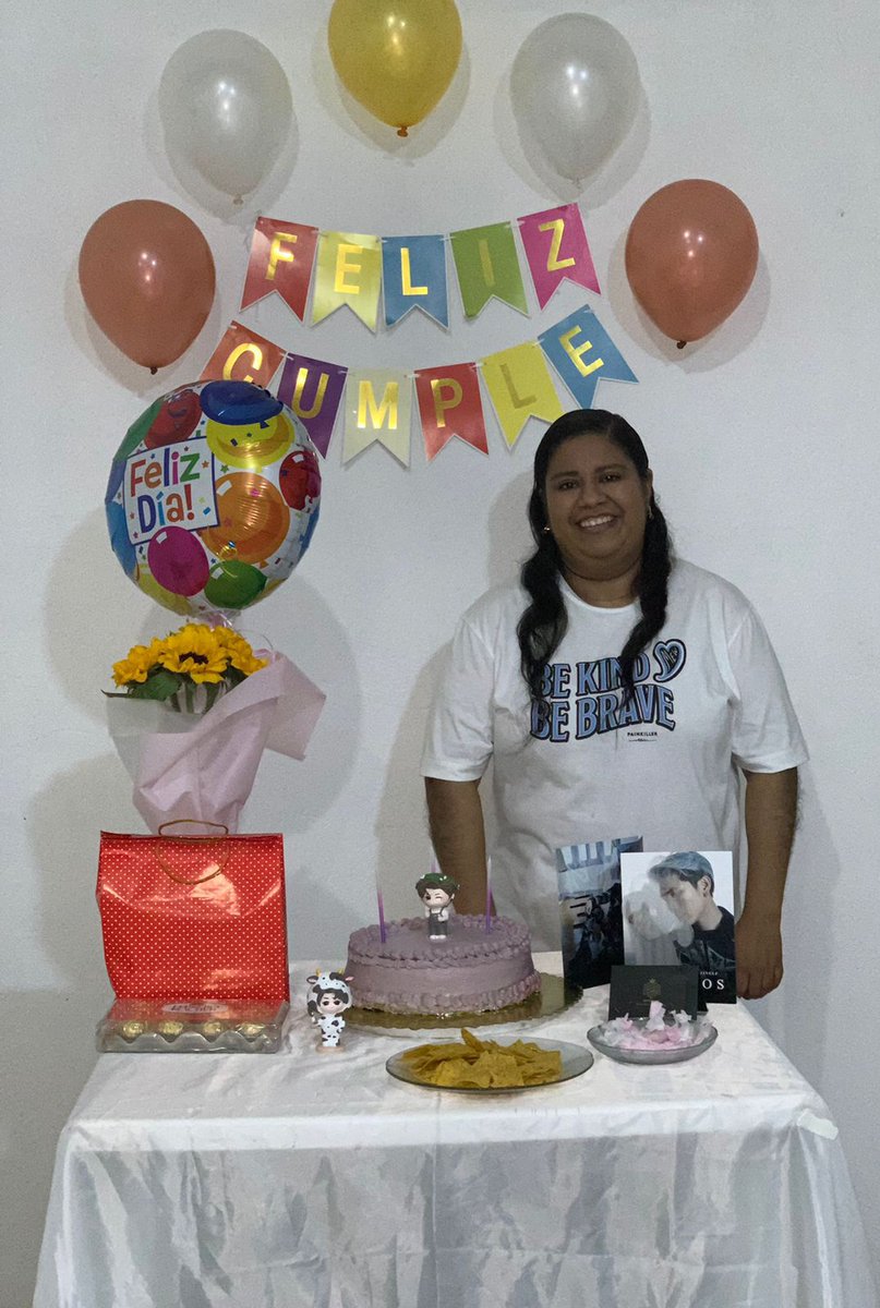 evaquileo's tweet photo. Tengo la mejor familia del mundo... 🥺😍🥳
Mi propia MewFiesta improvisada...😍 
Feliz cumpleaños para mi... 🥳
Gracias #MewSuppasit por estar en mi vida... Y sin darte cuenta alegrar cada uno de mis días...💞🇪🇨 https://t.co/GqyQB2N3Ro