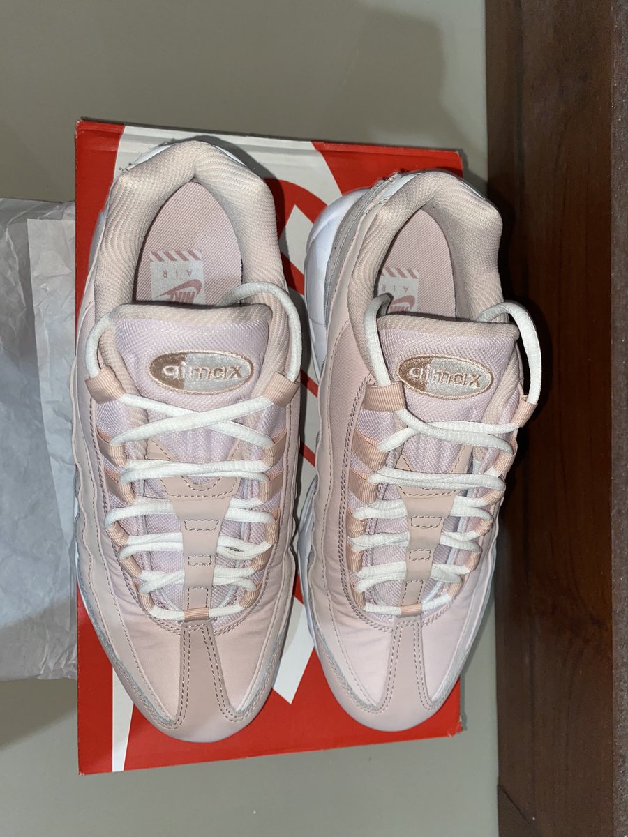 softiestJK's tweet photo. Jual Nike Air Max 95 Women Rp. 1.700.000 BISA NEGO (delivery fee on me) US 8 EUR 39
- only used once
- ori 

DM for more info

#jualsepatu #nike #thrift #airmax #jualairmax #beliairmax #ina https://t.co/sRC3R9H6u1