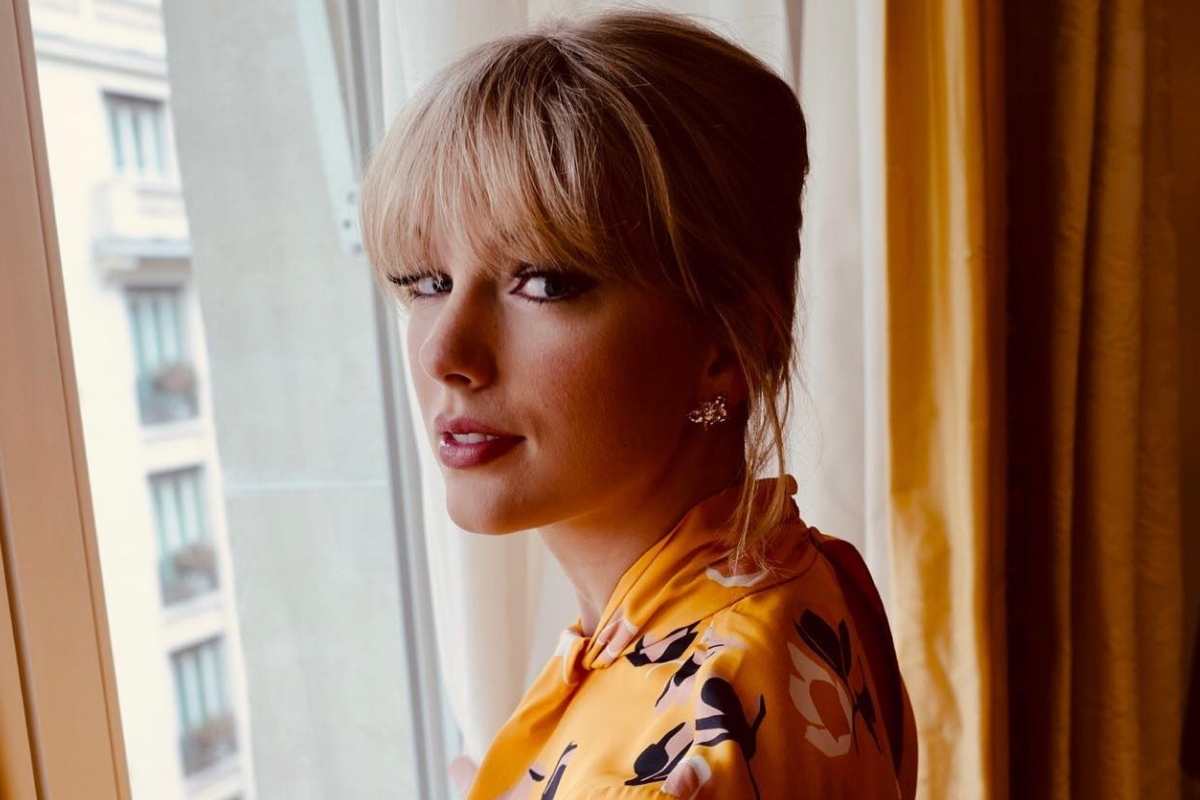 updateswiftbr's tweet photo. TS10?

De acordo com The Sun, Taylor Swift está fazendo seu primeiro álbum de material original em quase 2 anos e está ansiosa para trabalhar com artistas e produtoras femininas em ascensão. https://t.co/ggEdfuYwWn