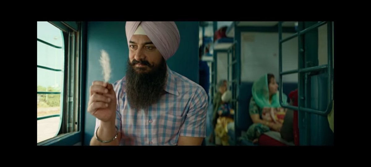 abhiJhansi18's tweet photo. In beginning of trailor #AamirKhan is a #Sikh with turbun. As a boy he also has turbun. But when #AamirKhan grows up and running in college he cut his hair and no turbun observed?? This is a insult of #Sikhs religion.
#BoycottLaalSinghChaddha https://t.co/M4HzonvV5L