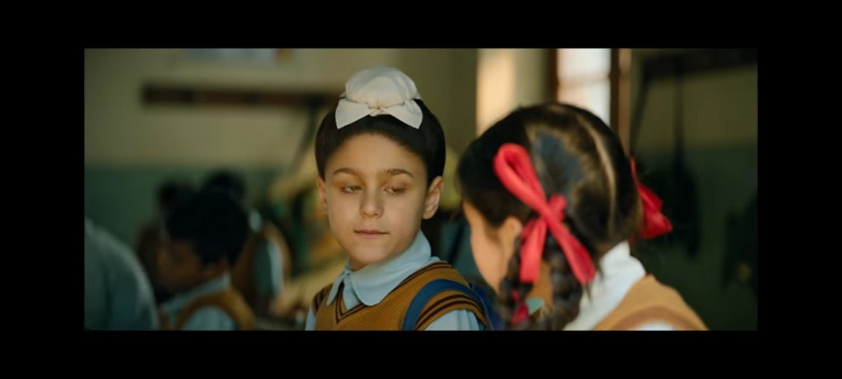 abhiJhansi18's tweet photo. In beginning of trailor #AamirKhan is a #Sikh with turbun. As a boy he also has turbun. But when #AamirKhan grows up and running in college he cut his hair and no turbun observed?? This is a insult of #Sikhs religion.
#BoycottLaalSinghChaddha https://t.co/M4HzonvV5L