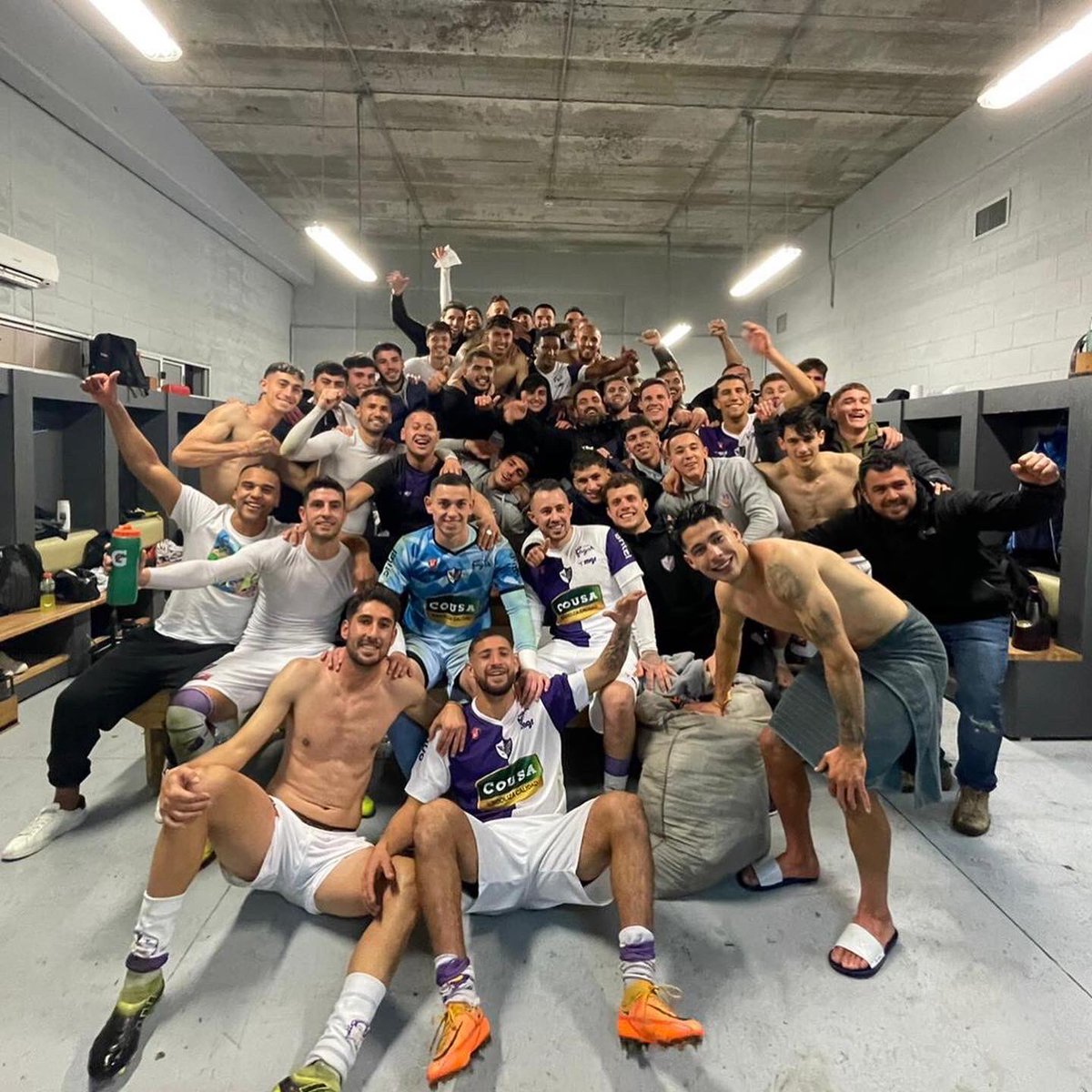 GermanTriunfo97's tweet photo. El fútbol siempre da revancha dicen. Y sin duda que para mi, ayer, fue una de esas. Un placer que haya sido con ustedes, sin dudas lo hizo más especial ! Somos privilegiados de pertenecer a este grupo. Esto sigue ! Vamos el Ave !!! 🦅💜👊🏼 https://t.co/neWivnwpo6