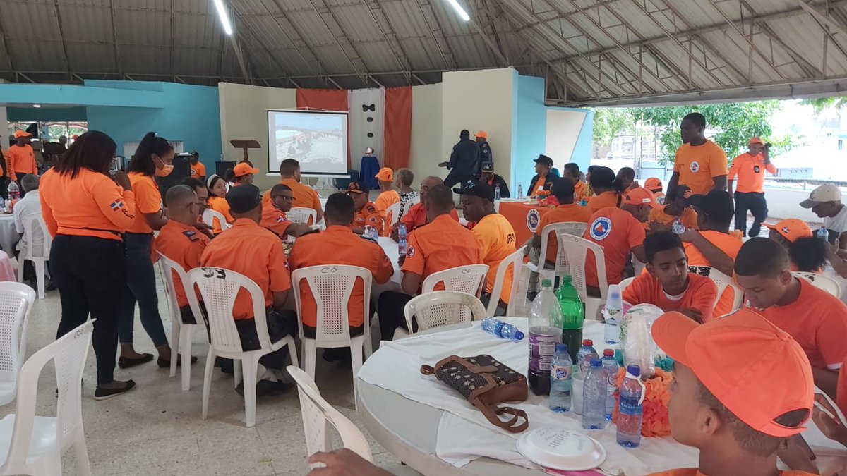 DefensaCivilPSD's tweet photo. La Dirección Regional Ozama celebrando EL DIA DEL SUPER PAPA VOLUNTARIO , donde participó una representación de cada municipio provincia sto dgo.
Con mucha alegría vimos en la sonrisa de cada padre una misión cumplida.
Muchas gracias por su buena voluntad en esta celebración. https://t.co/oe0XL0nEsv