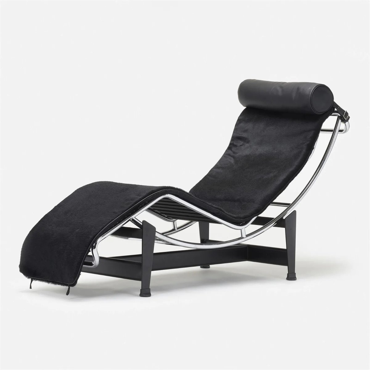 LiveAuctioneers tweet media