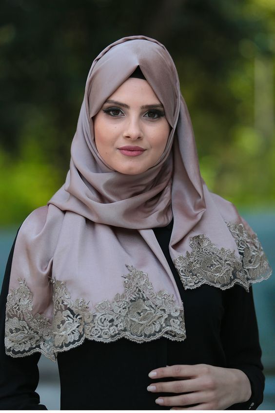 هناك امرأة تترك ظلالها ولو رحلت، وهناك امرأة لا يبقى منها شيء ولو بقيت!.