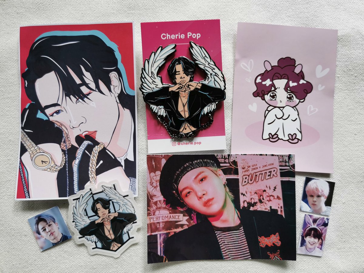 Annuka85's tweet photo. This arrived a while back, but it slipped my mind to post it. Thank you so much, @CheriePop! This is by far one of the most beautiful pins I own. Amazing work! I love it! 💜 https://t.co/ld8v0lJmhZ