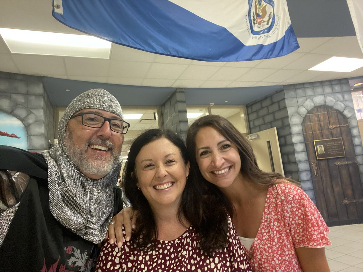 SharonElemS's tweet photo. We’re ready for a great year! #itsgrowtime #sharonstrong https://t.co/Q39xeyHKI8