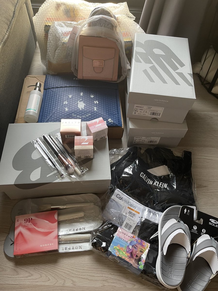 paplurnshop's tweet photo. USA🇺🇸 ของเมกาเข้าค้าบบ🙇🏻‍♀️💕
วันนี้แพคของอาจจะใครตอบช้าไป ขอโทษด้วยน้าค้า🥹 แจ้งยอดครบแลเว พนเค้ามาแต้งแทร็คน้า💕ขอบคุณทุกๆออเดอร์เยย🐸
#พรีออเดอร์อเมริกา #พรีเมกา #newbalance993 #newbalance990v5
#CalvinKlein #nonidirect #กระเป๋าcoach #Coach https://t.co/K3fLlNFx3k